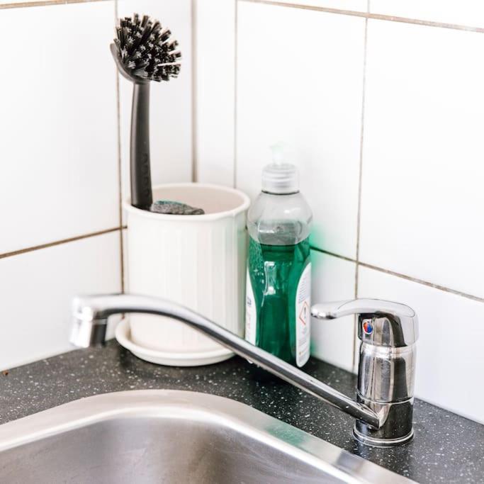 Komplett Neu: 2-Zi Zentral Im Altbau. 24H-Checkin Kiel Ngoại thất bức ảnh