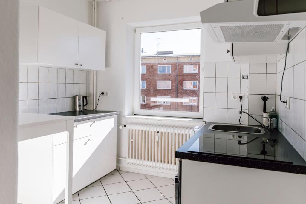 Komplett Neu: 2-Zi Zentral Im Altbau. 24H-Checkin Kiel Ngoại thất bức ảnh